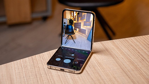 شركة OnePlus تعمل على هاتف قابل للطي من فئة Flip وقادم خلال وقت قريب